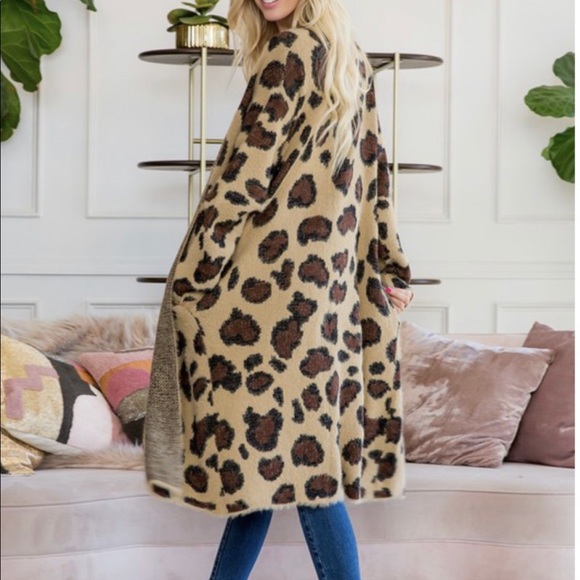 Leopard sweater cardigan 🤎 - Picture 3 of 9